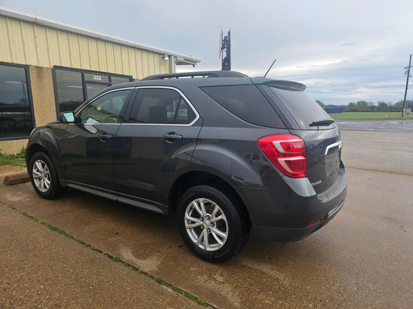 2017 GRAY Chevrolet Equinox LT 2WD (2GNALCEK2H6) with an 2.4L L4 DOHC 16V FFV engine, 6A transmission, located at 533 S Seven Points BLVD, Seven Points, TX, 75143, (430) 255-4030, 32.313999, -96.209351 - Photo#3